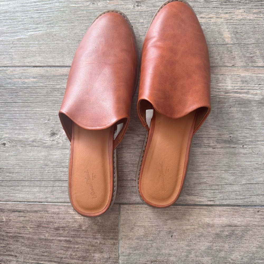 Universal Thread Tan Leather Mules